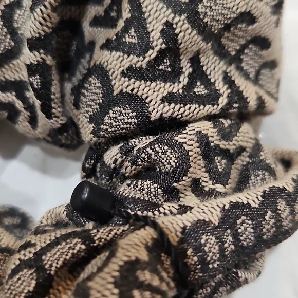 NWOT Never Worn Marc Jacobs Monogram Jaquard Scrunchie - Picture 4 of 5